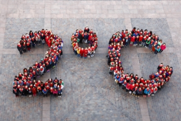 Le 10 novembre 2015, 300 enfants ont formé un énorme 2° C place du Capitole à Toulouse. (Photo : Vincent Gire/Milan Presse).