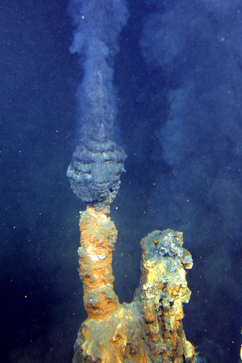 Cheminées hydrothermales ou fumeurs noirs