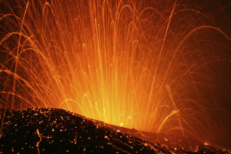 Une éruption volcanique de l'Etna ©iStock, Frizi