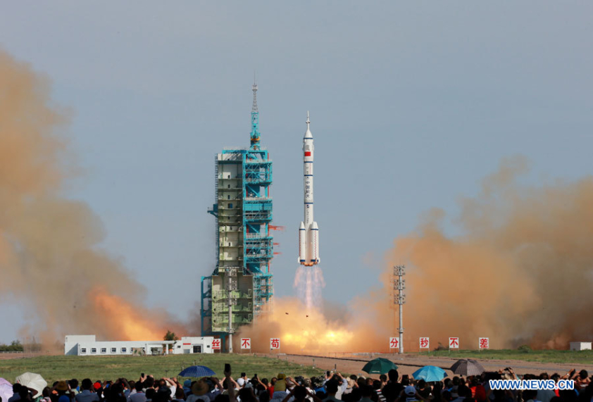 La fusée Shenzhou 10 en plein décollage