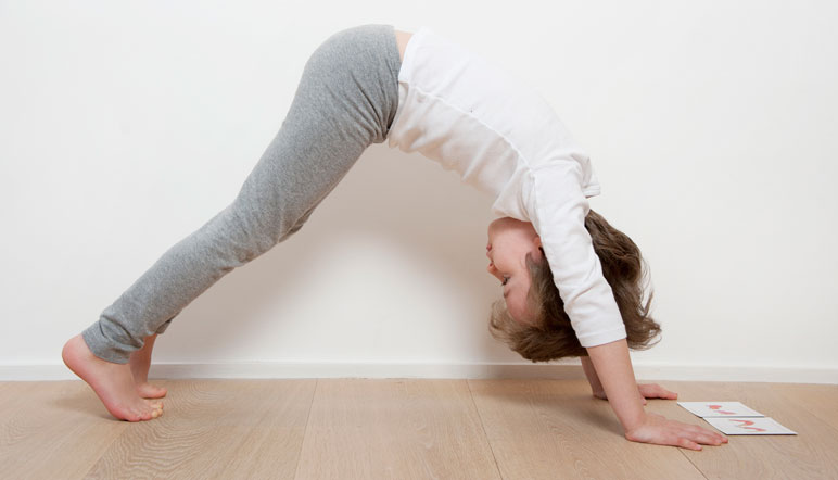 Yoga des petits : position du chien tête en bas