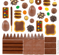 photo de biscuits, œufs et bonbons au chocolat