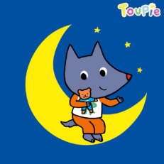 Le personnage de Tiloulou, qui est un petit loup, est assis sur un croissant de lune, prêt à s'endormir.