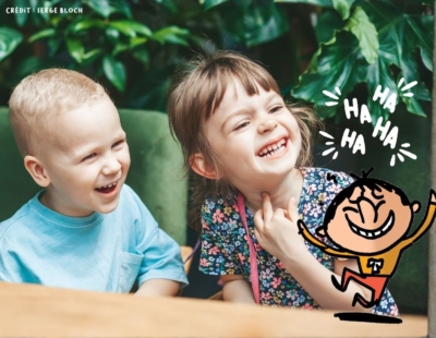 enfants qui rient aux blagues courtes de Toto