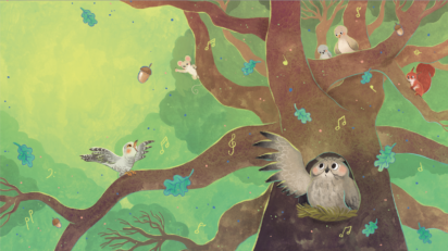 Un hibou et un coucou sur les branches d'un arbre.